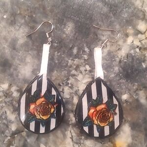 Vintage Look Black and Gold Dangle Earrings with Rose Motif
